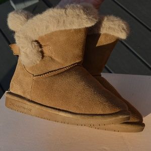 BearPaw Youth Size 5 Betsey Chestnut Suede Boots Used